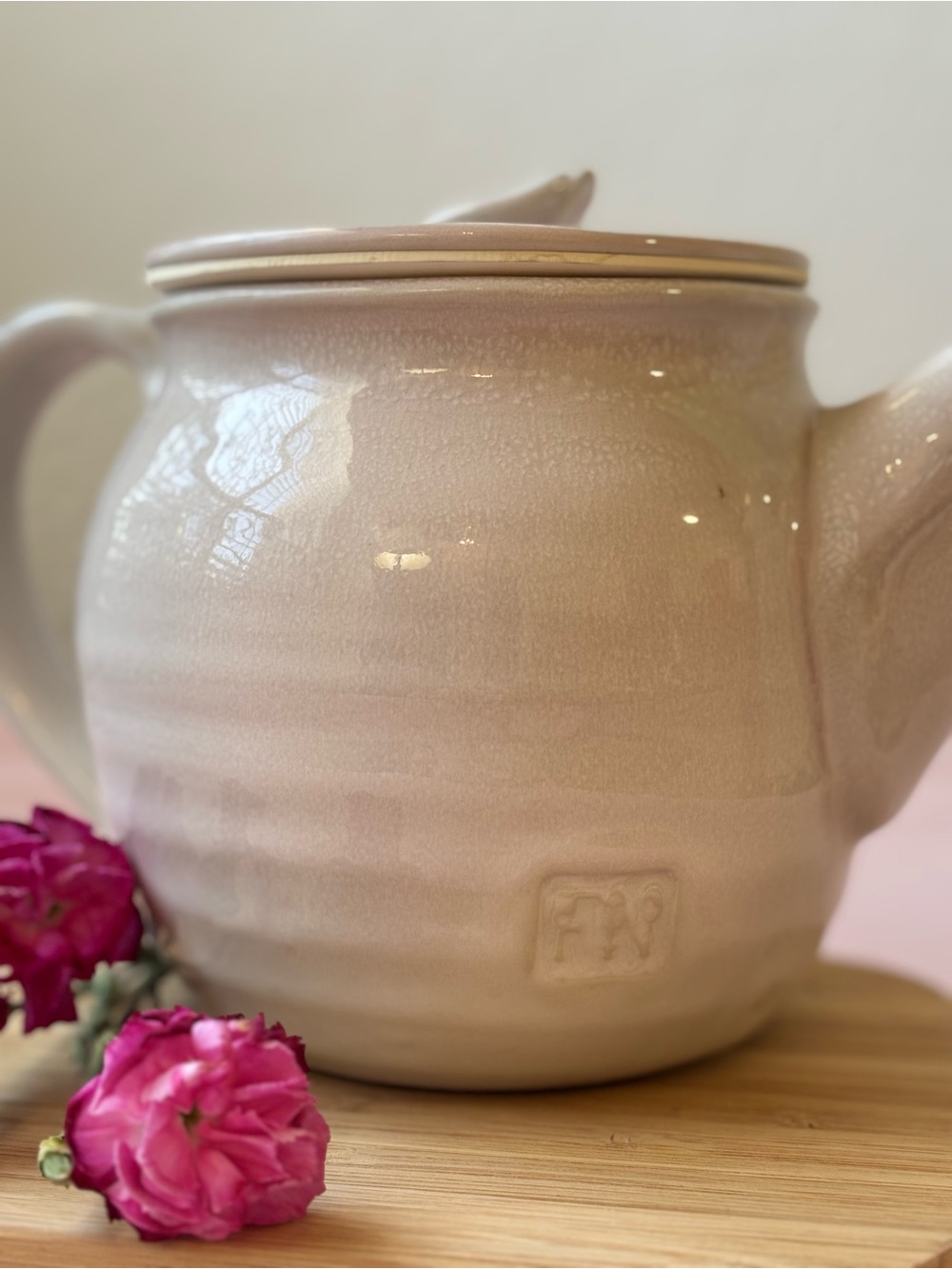FN Food Nanny Peony Ceramic Stoneware Tea Pot with Lid Blush Pink - Picture 3 of 9